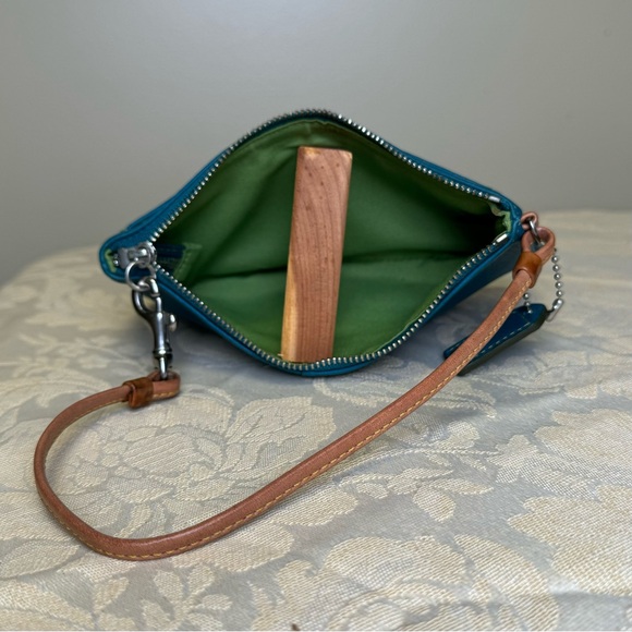 Coach turquoise pebble leather handbag with matching wristlet. - Picture 6 of 10